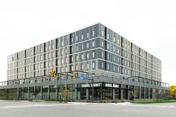 the building in which the hotel is located